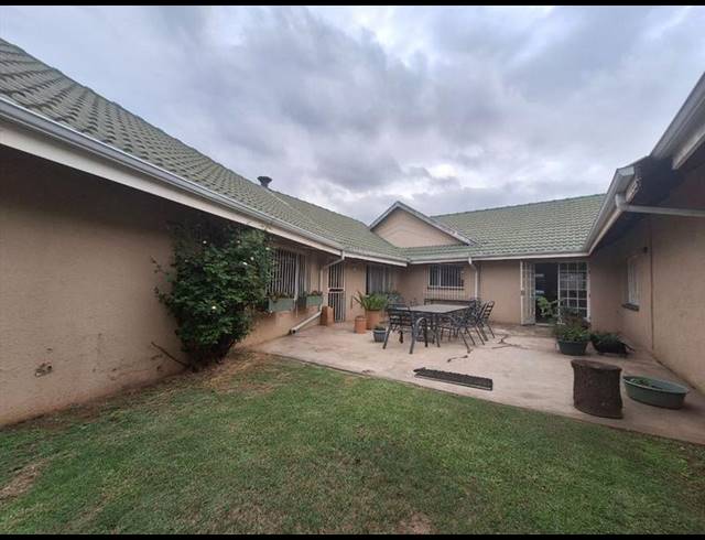 5 BEDROOM HOUSE FOR SALE IN FARRAR PARK